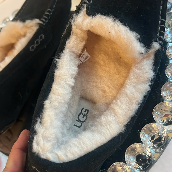 UGG NWOT Black suede Moccasins with Cream Lining women’s size 9 - Picture 7 of 8